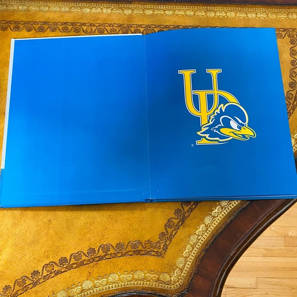 Hello YoUDee! Autograph Hardcover Book Blue Hen Universty of Delaware Dana Davis - Picture 2 of 6